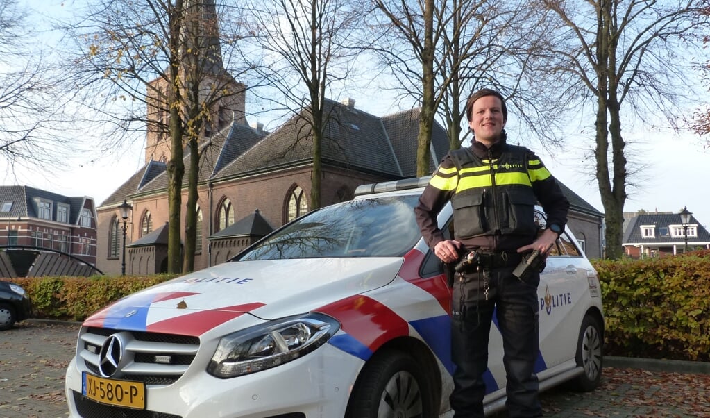 Andries Boerendans (27) is de nieuwe wijkagent voor het buitengebied van de gemeente Ede. Zijn werkgebied is Harskamp, Otterlo en Wekerom.