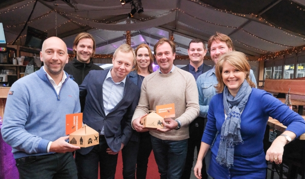 <p>Mark Achterbergh (derde van rechts) tijdens de Dag van de ondernemer in 2019.</p>