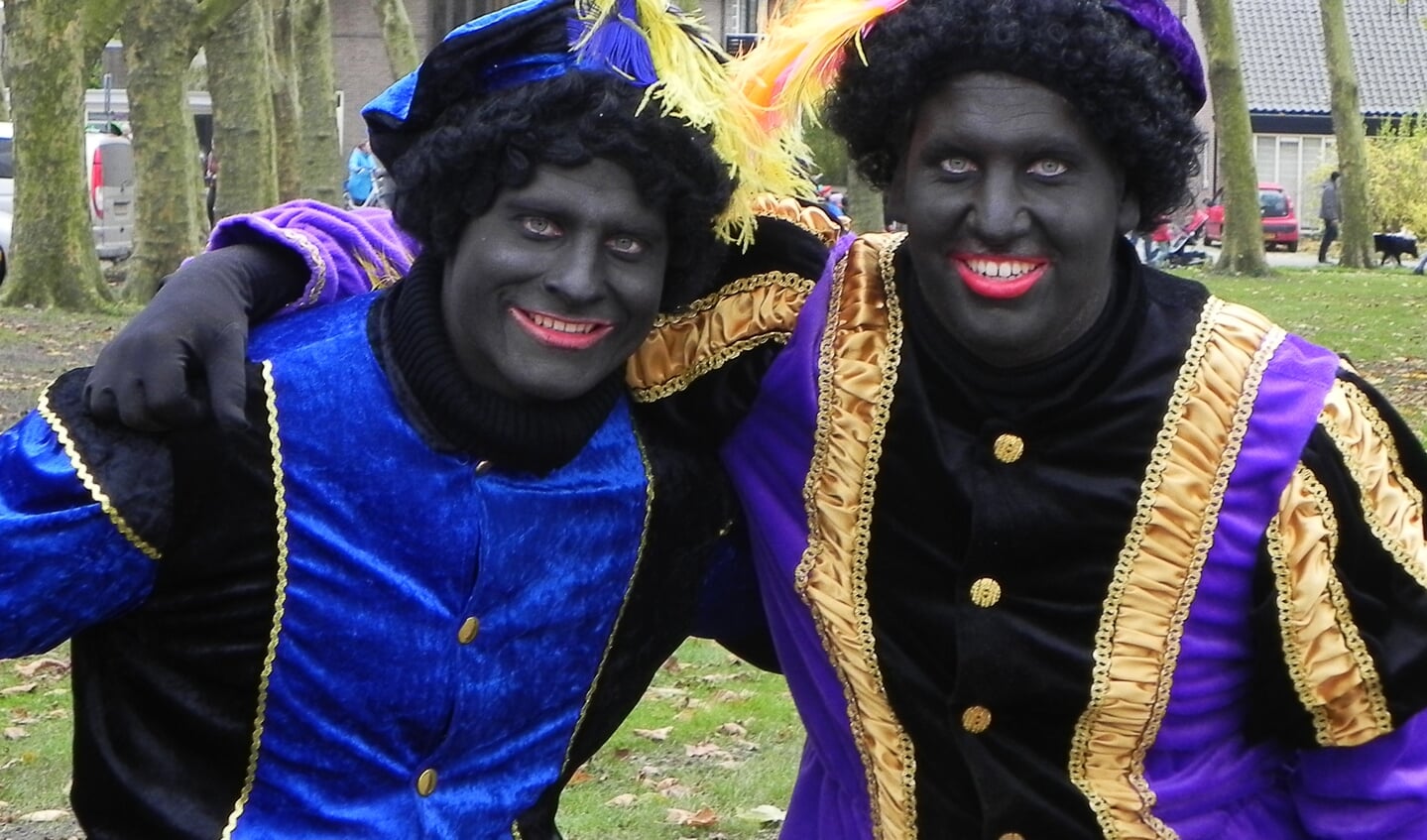 Vroklijk lachende Zwarte Pieten zorgden voor een leuke sfeer.