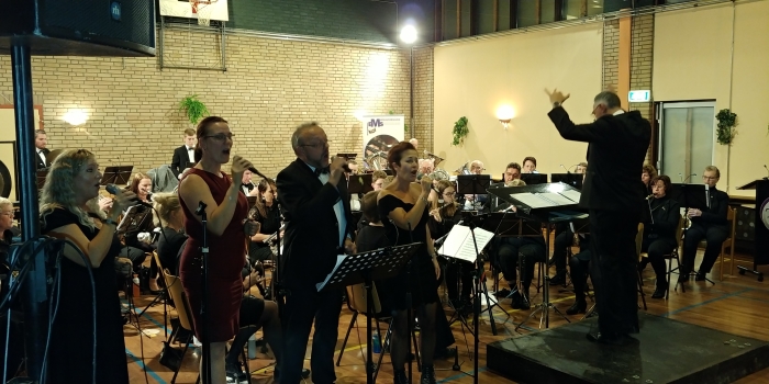 Harmonie EMS met medewerking solisten