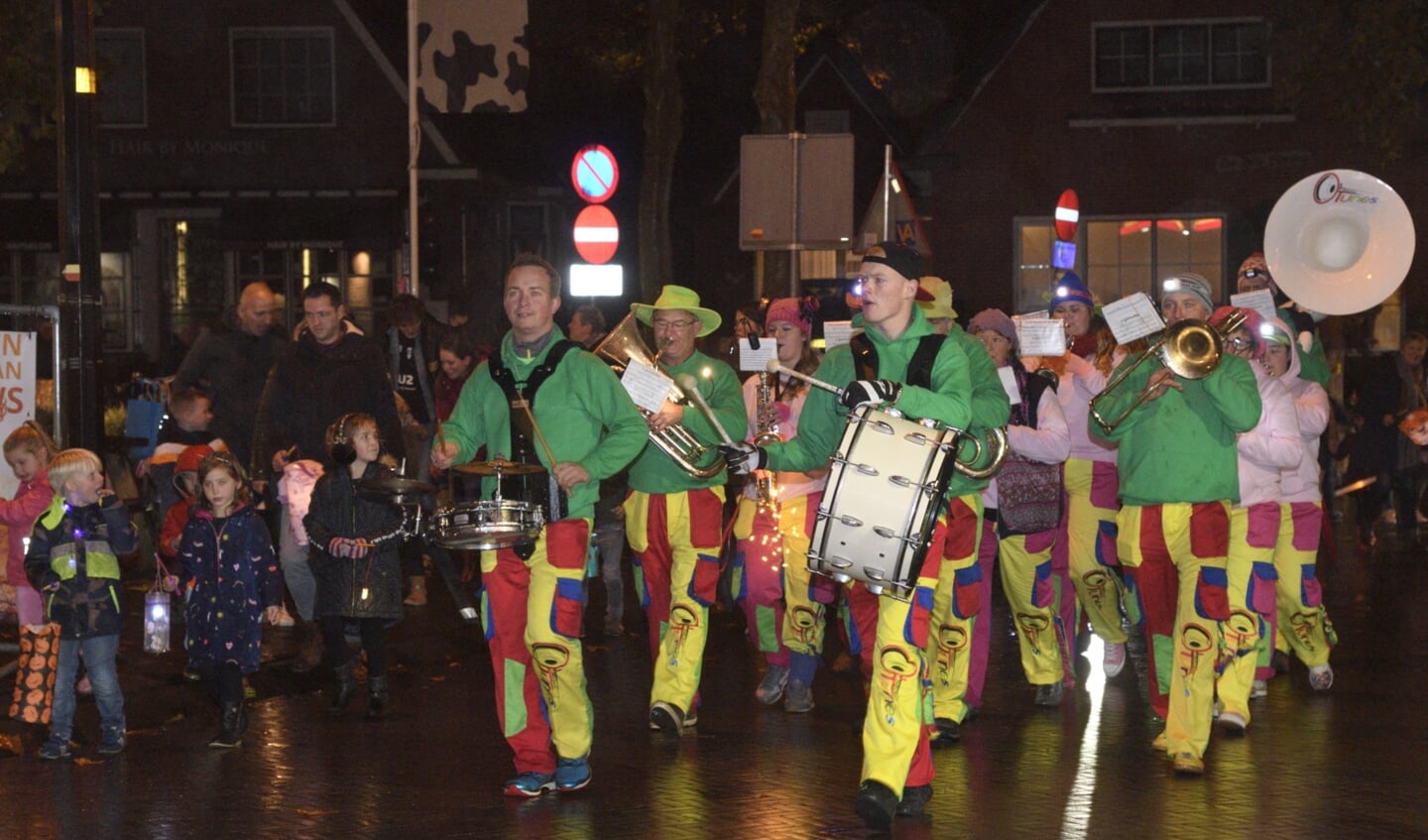 Lampionnenoptocht Garderen