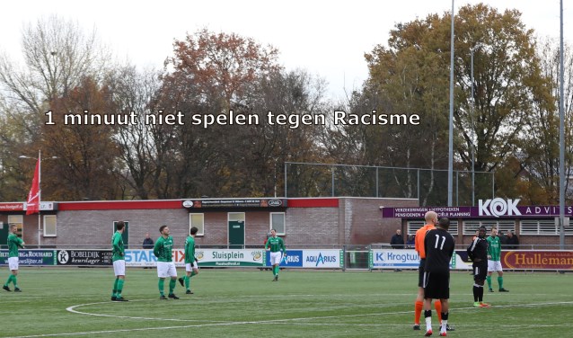 Voorafgaand aan de westrijden werd dit weekend 1 minuut stilte in acht genomen tegen racisme, zo ook bij het duel van RODA '23 tegen Blauw-Wit Beursbengels.