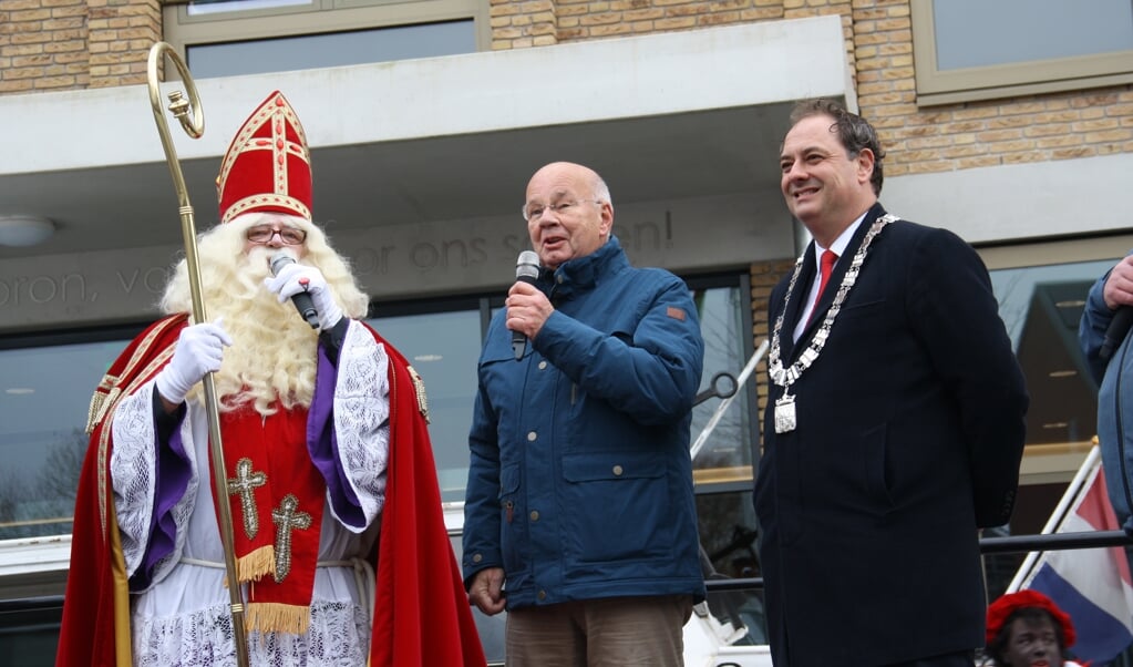 Sinterklaas, Gerrit Wildeboer en burgemeester Gerolf Bouwmeester twee jaar geleden.