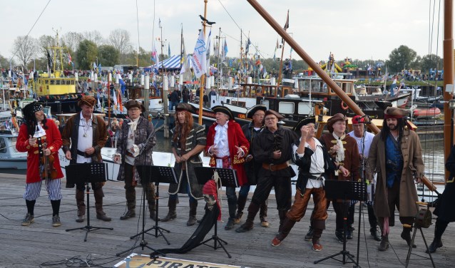 Piratenkoor zoekt dekknechten en koksmaten