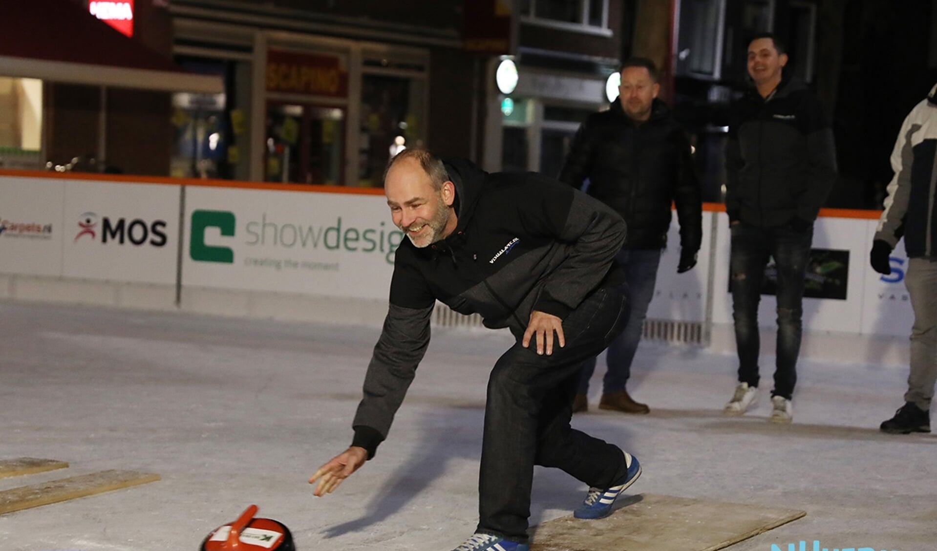 Wilbert van den Burg kwam vorig jaar voor het eerst in contact met de ijsbaan, toen hij werd gevraagd om in te vallen in een curlingteam