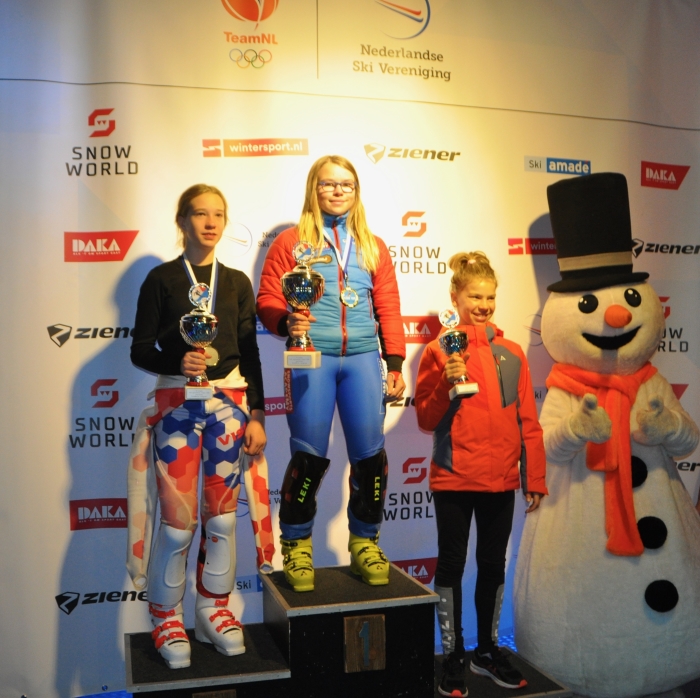 Anouk van Maren winnaar NJK slalom indoor aspiranten