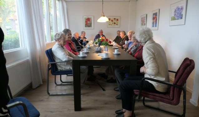 Gezelligheid is troef in de Buurthuiskamer van DAVA in Achterveld.