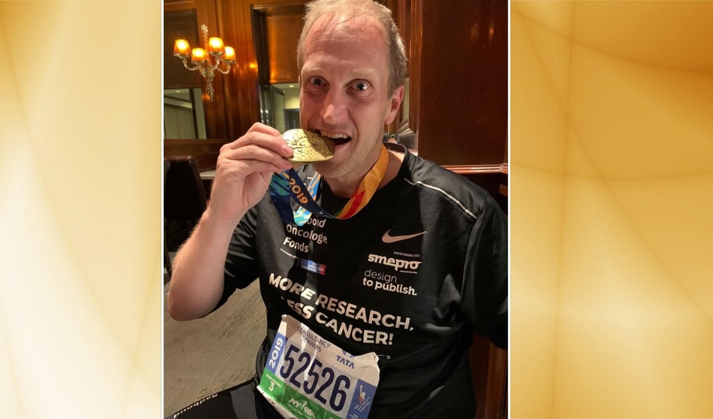 Rudi Assink toont vanuit New York zijn felbegeerde medaille.