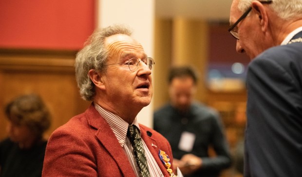 Peter Buijs met Johan Remkes na ontvangst van de koninklijke onderscheiding.