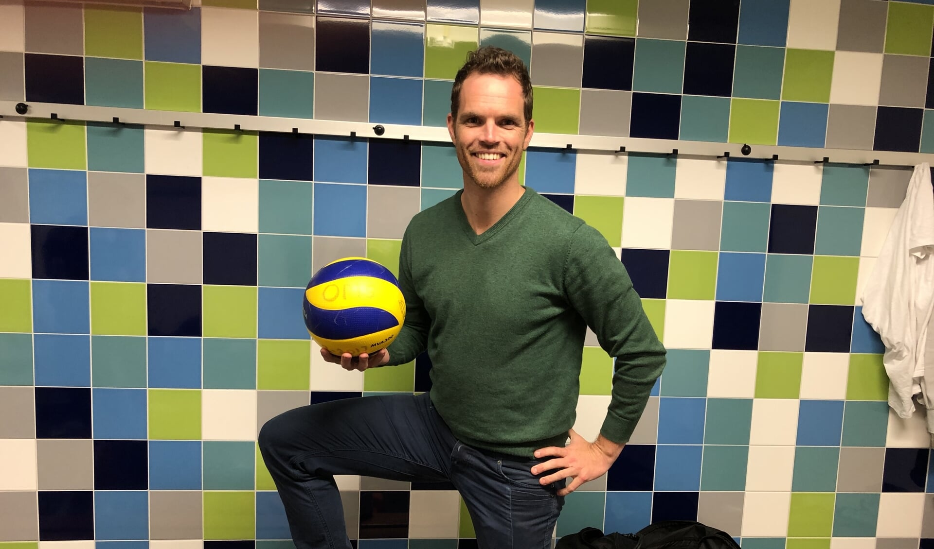 Alleskunner Niels van Vliet is na verspringen en badminton nu aan de slag gegaan als volleyballer.