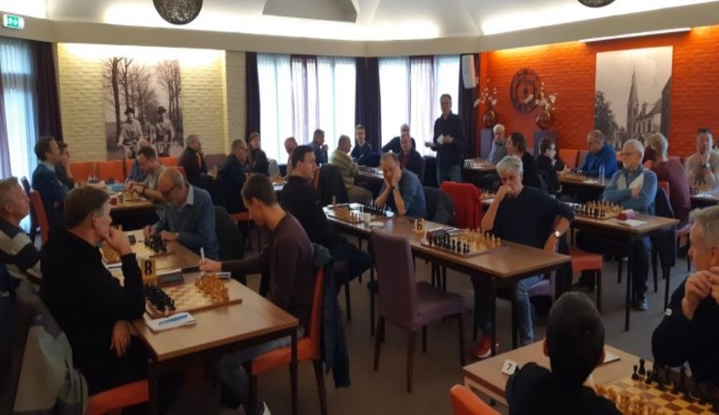 Volle bak met schakers in Winterswijk.