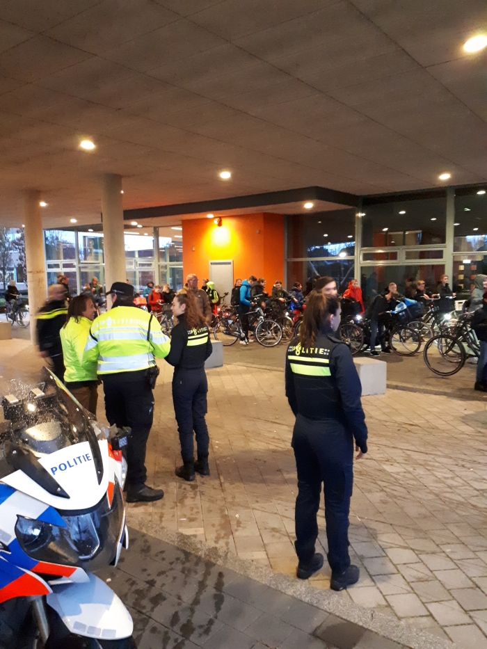 Controle bij de ingang van het HVC