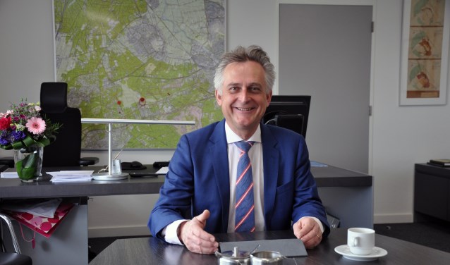 Rob Metz in zijn werkkamer in het Soester gemeentehuis.