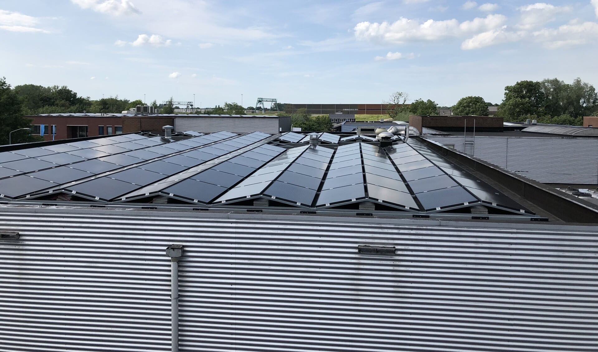 Bedrijven worden gestimuleerd om zonnepanelen op hun dak te installeren