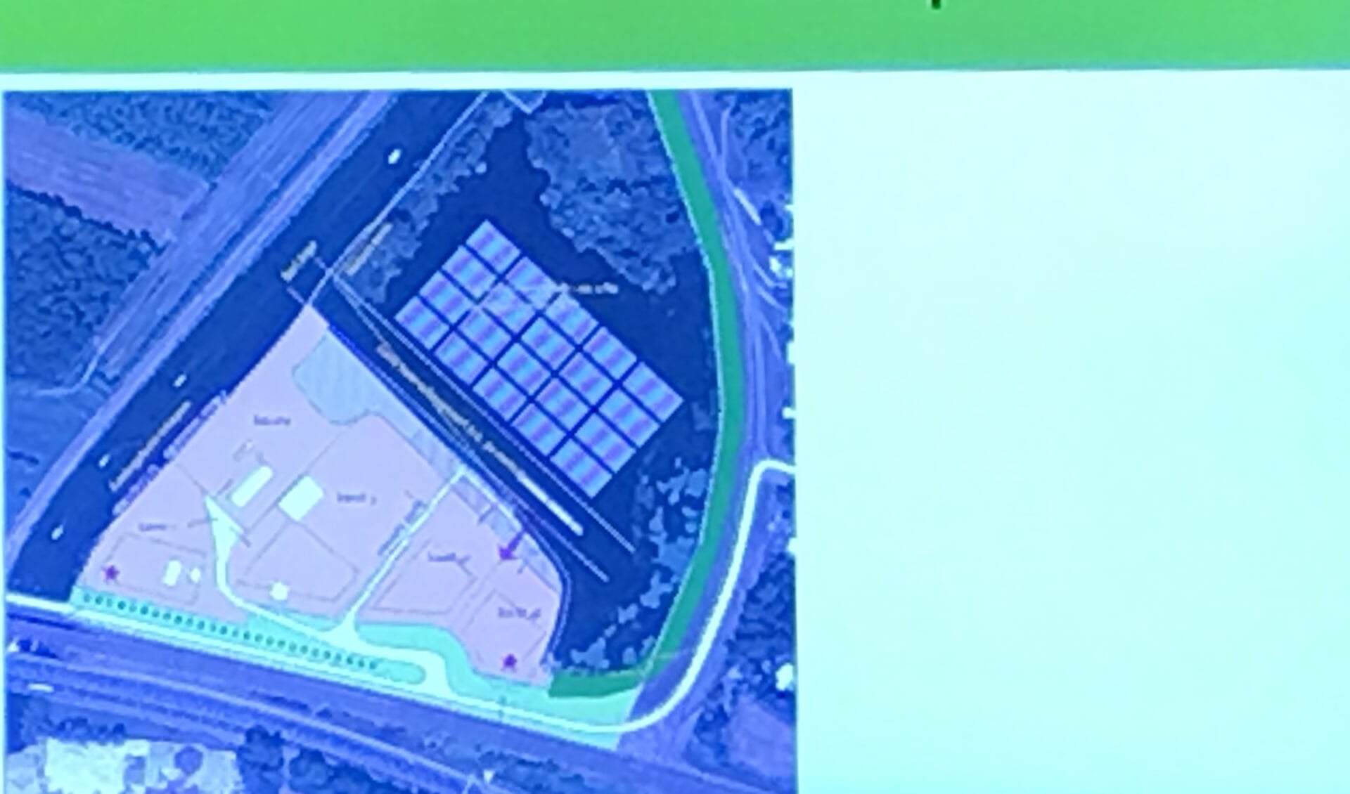 Situatieschets van bedrijventerrein met boven gepland zonnepark