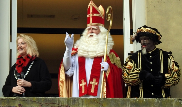 <p>De ontvangst van de Sint op de Grote Markt</p>