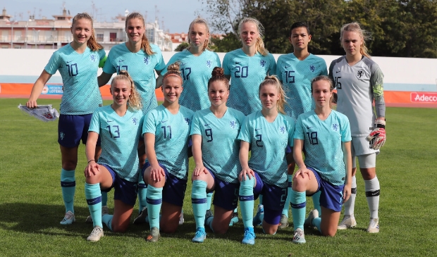 <p>De Achterveldse Danique van Ginkel (linksonder) is één van de speelsters van Heerenveen die meedoet aan de 'Cashtafette'. </p>
