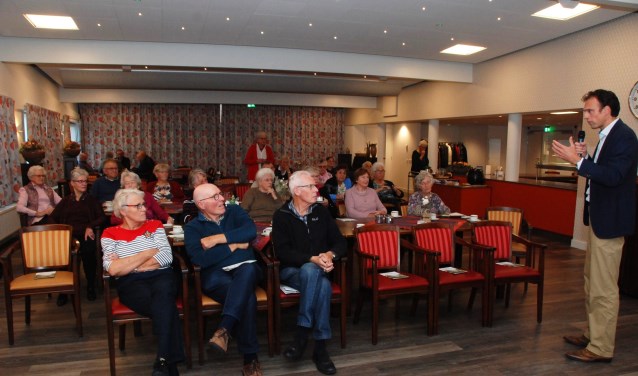 Florian Hupkes tijdens zijn presentatie over het Utrechts Landschap.