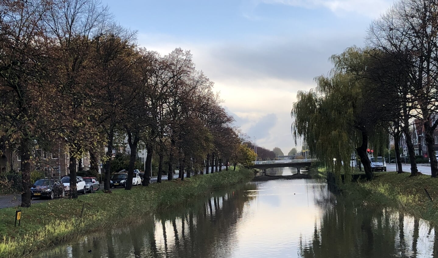 Weerspiegelingen in de Hoofdvaart