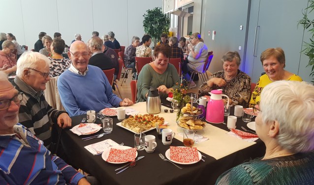 Mantelzorgers genoten van een uitgebreide high-tea in de Breehoek.