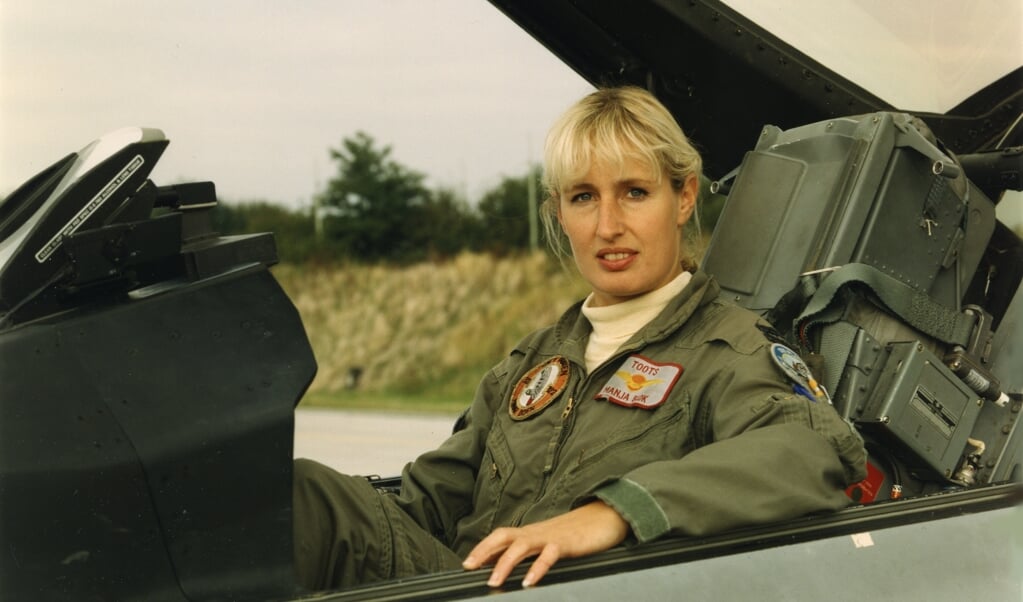 Manja Blok was in 1991 de eerste vrouwelijke F-16 vlieger bij de Koninklijke Luchtmacht.