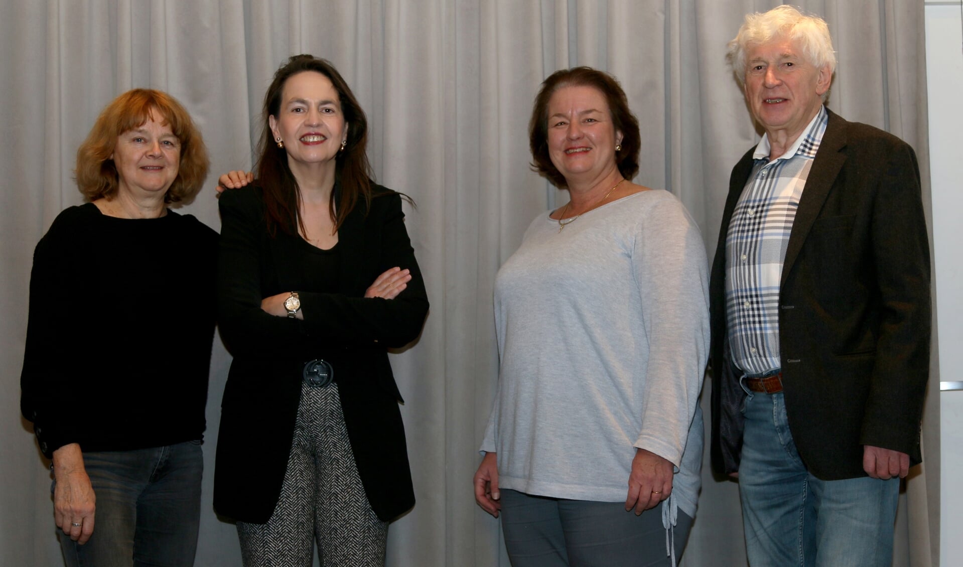 Emile van Lent met Els Groosjohan, Karen van de Lande en Adri Grift.