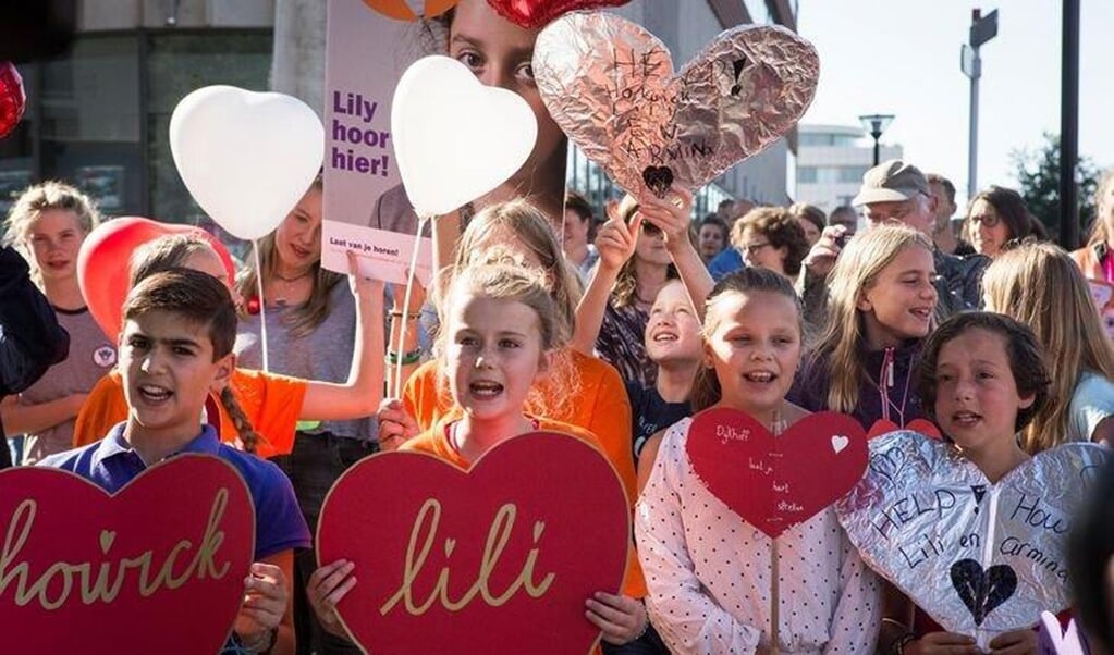 Amersfoortse kinderen demonstreerden tegen de uitzetting van Lili en Howick.