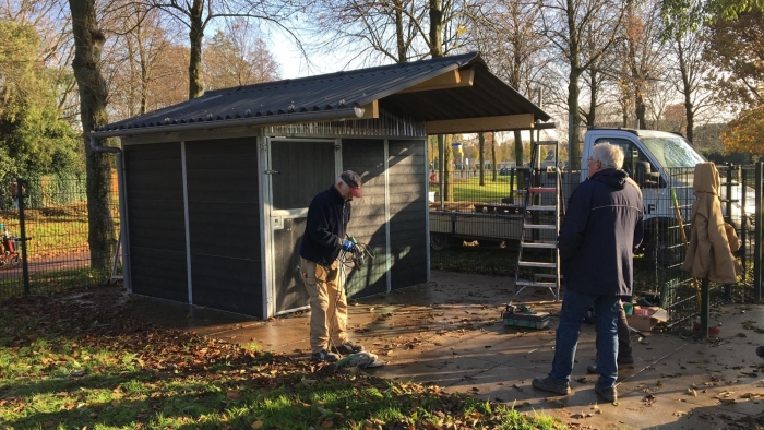 De nieuwe stal staat.