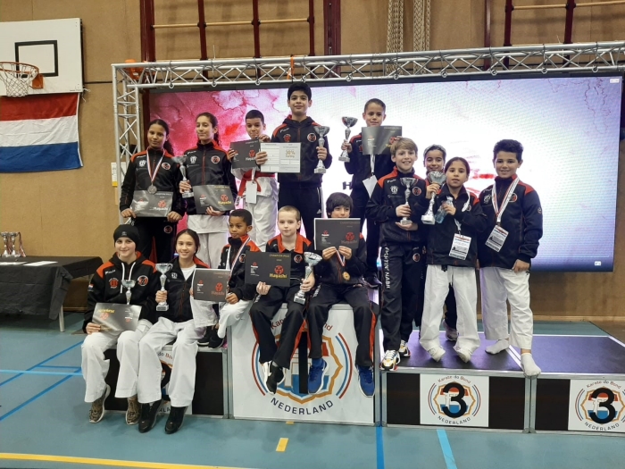 Jeugdige karateka's winnen medailleklassement NK tot 21 jaar in Zoetermeer