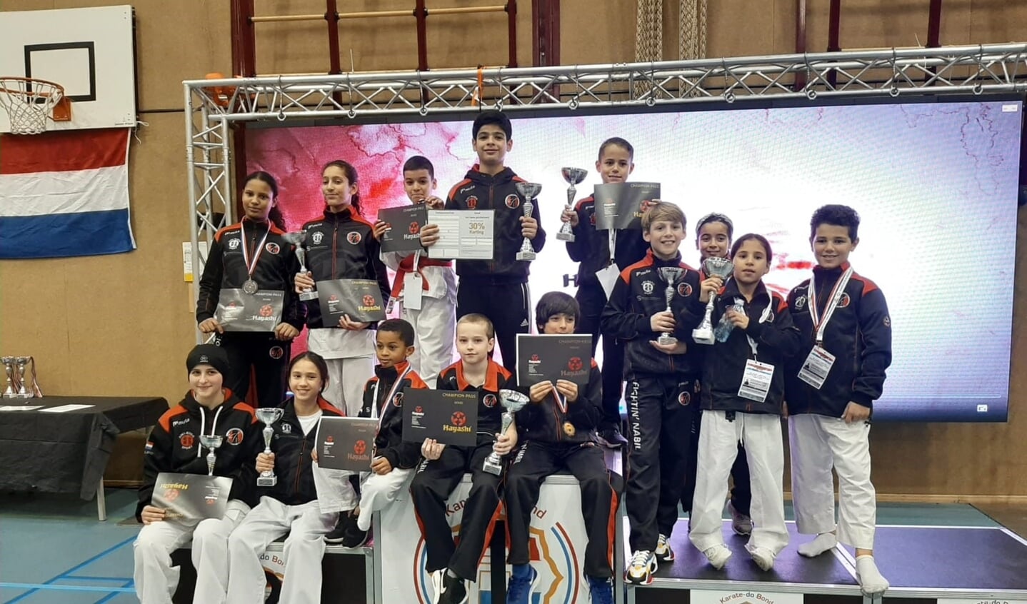 Jeugdige karateka's winnen medailleklassement NK tot 21 jaar in Zoetermeer