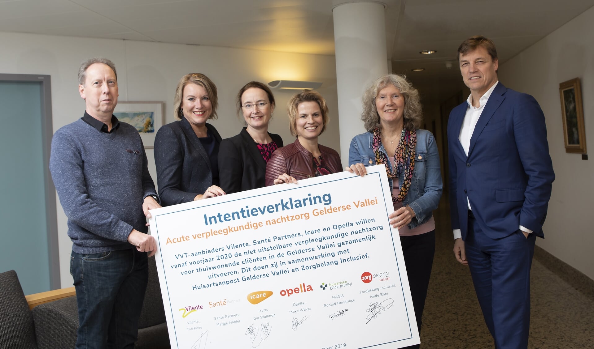 Van links naar rechts: Ronald Hendrikse (HAGV), Judith Poulus en Gia Wallinga (Icare), Ineke Wever (Opella), Hilde Boei (Zorgbelang Inclusief) en Ton Poos (Vilente).