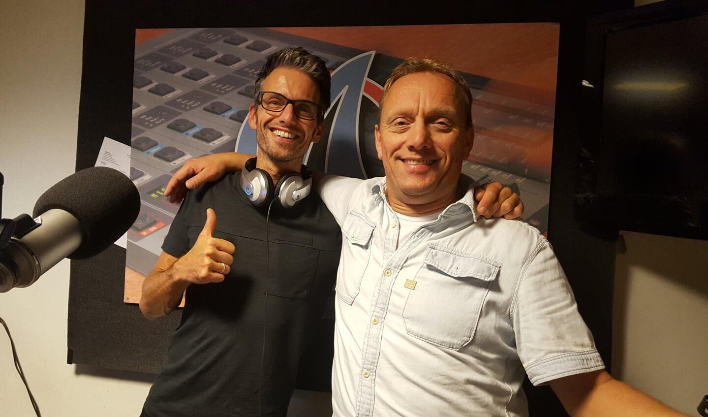Remko van Voorst en Gert-Jan Bergwerf presenteren samen de Merweradio top 100 2019.