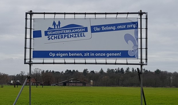 Zaterdag heeft GBS dit bord geplaatst aan de Stationsweg tegenover het
gemeentehuis.