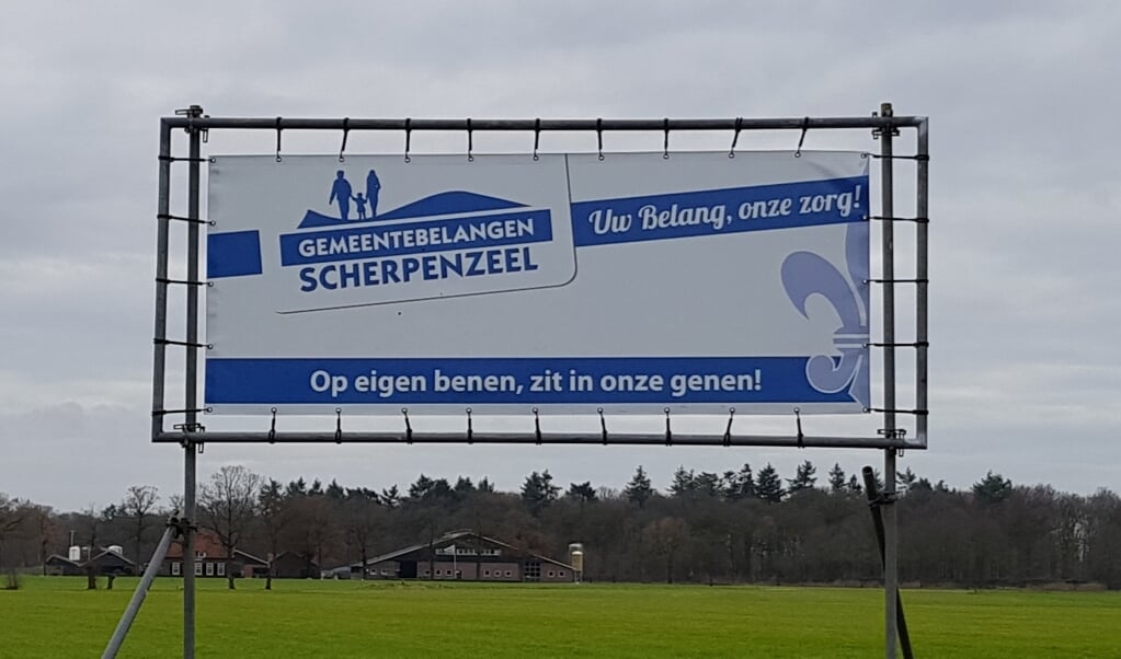 Zaterdag heeft GBS dit bord geplaatst aan de Stationsweg tegenover het
gemeentehuis. 