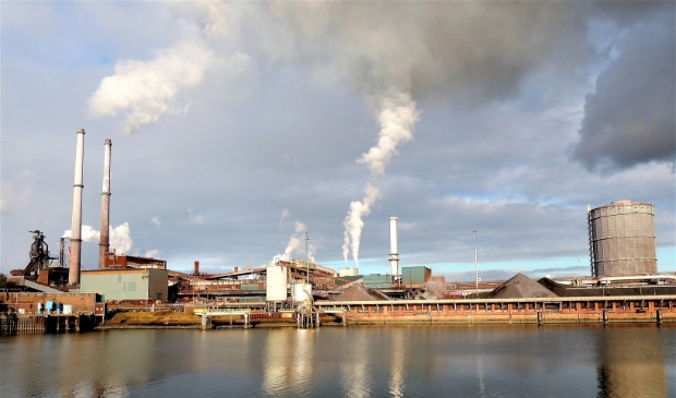 <p>Inspectie Leefomgeving en Transport stond vandaag tegenover Tata Steel in de rechtbank in Haarlem om te pleiten voor strengere milieueisen voor de staalfabrikant.</p>