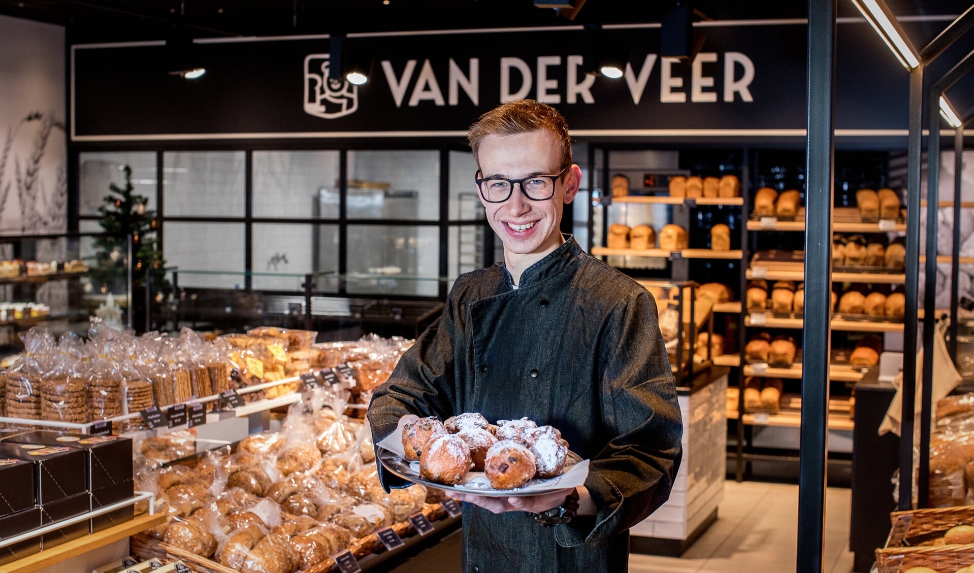 Remco van der Veer gaat elk jaar de uitdaging aan om de oliebollen nóg lekkerder te maken.