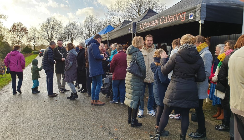 Ruim honderd mensen kwamen bij elkaar om samen hun overleden dierbaren te herdenken