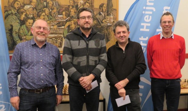 De top-drie van groep A en BSV-voorzitter Teunis Bunt (links).