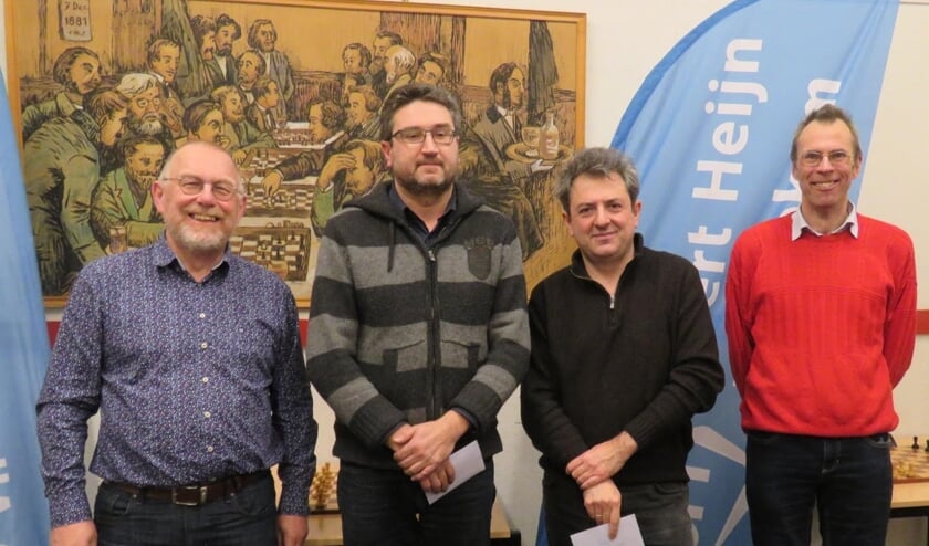 De top-drie van groep A en BSV-voorzitter Teunis Bunt (links).