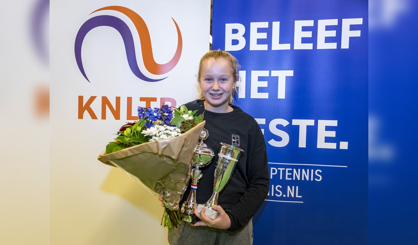 Britt tijdens prijsuitreiking