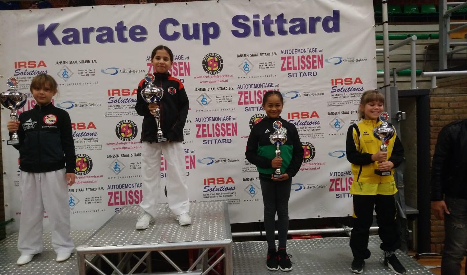 Goud voor karateka Lyna Achghouyab (9) tijdens de Sittard Cup 