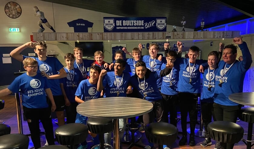 kampioenselftal in de kantine van DTS