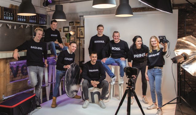 Het team van Veconet in de eigen fotostudio.