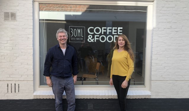 René Eekhuis en Hanan Moutrani openen medio december hun gezellige koffie-corner .