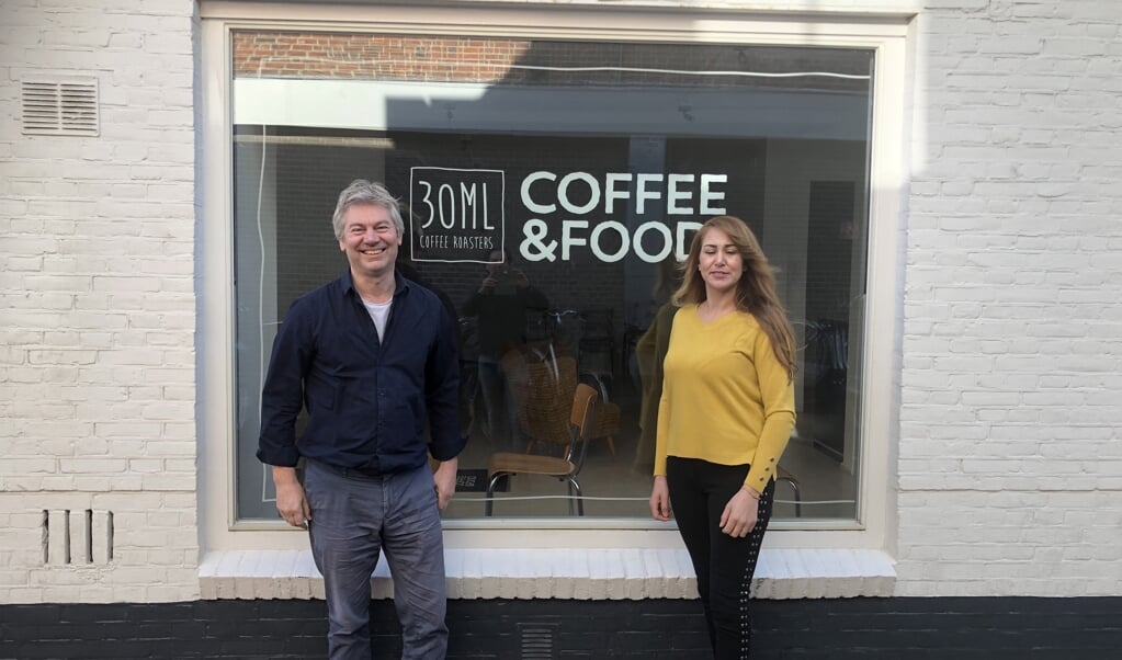 René Eekhuis en Hanan Moutrani openen medio december hun gezellige koffie-corner .