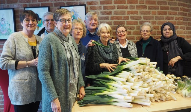 Een heel team vrijwilligers staat wekelijks klaar voor klanten van Voedselbank Leusden.