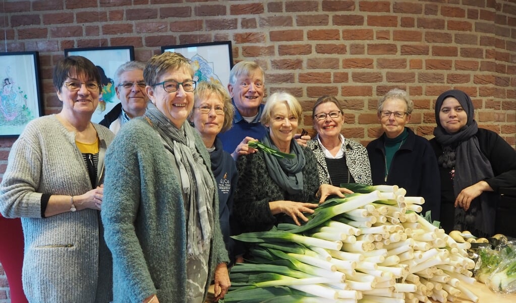 Een heel team vrijwilligers staat wekelijks klaar voor klanten van Voedselbank Leusden.
