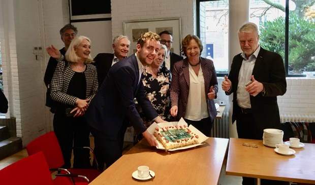 Taart in het gemeentehuis.