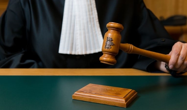 <p> In de rechtbank in Utrecht is de inhoudelijke behandeling van de moord op Mike Goedhart begonnen. </p>