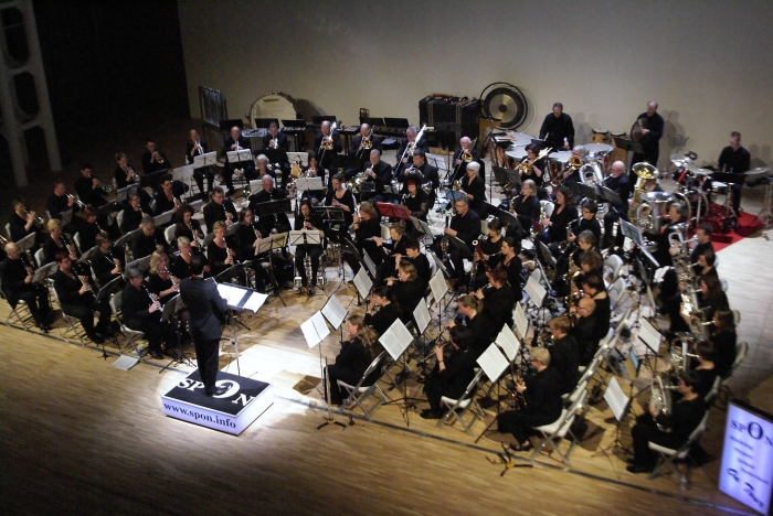 Bram Soentjens dirigeert een eerder projectconcert